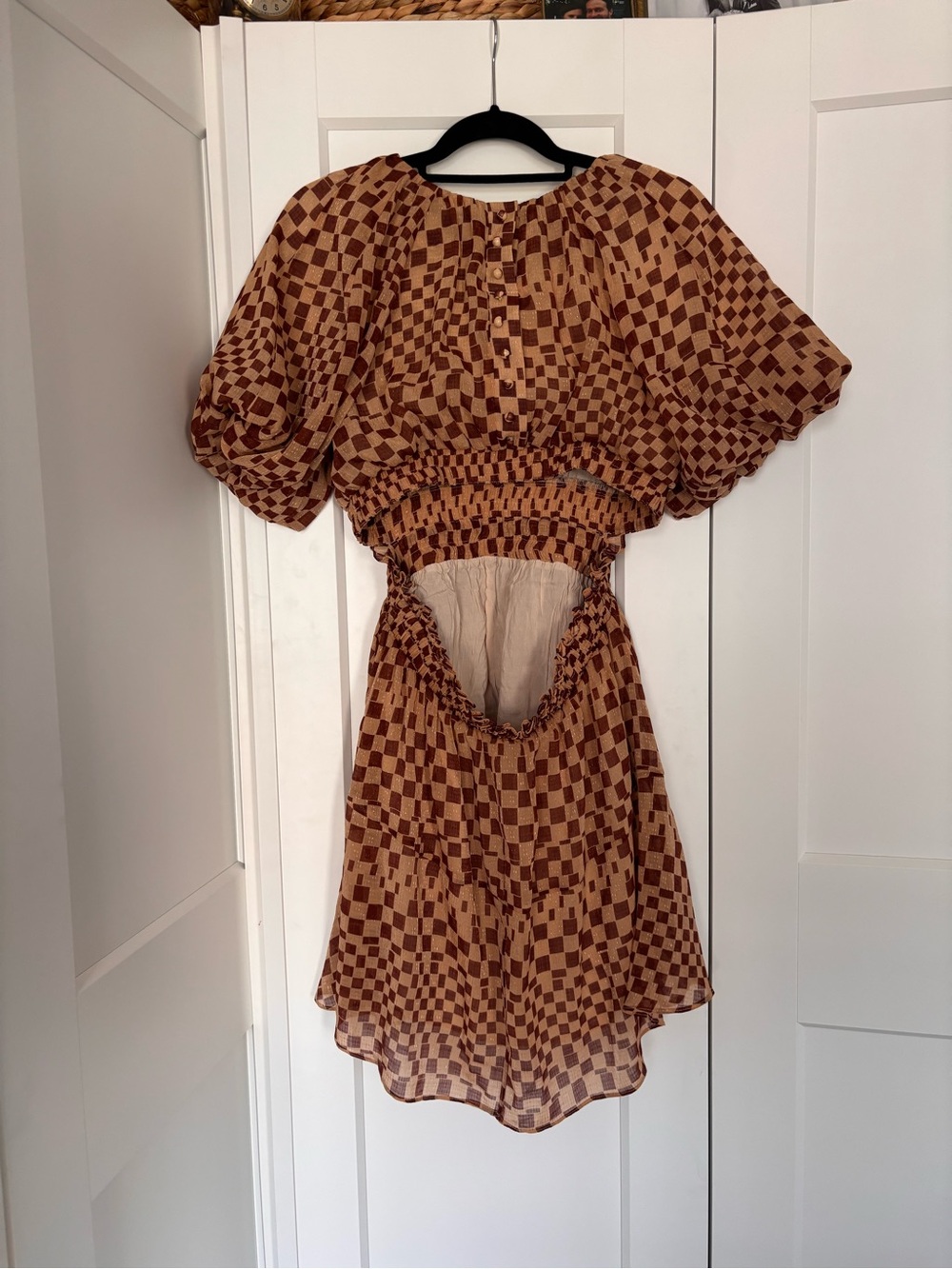 Moon River Brown & Tan Checker High-Low Puff Sleeve Dress - Picture 2 of 5